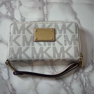Michael Kors wristlet